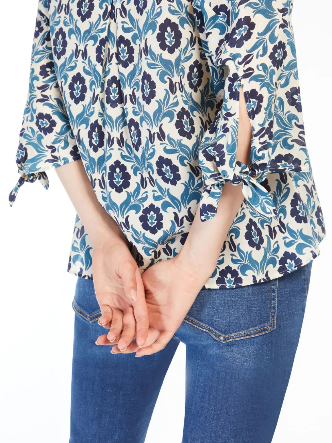 blusa_in_crpe_de_chine_stampato_4.webp Best Sale Blusa in crêpe de Chine stampato Completie Tailleur | Camicie E Bluse