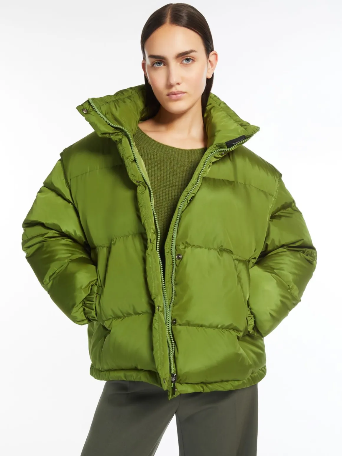 bomber_crop_in_taffet_antigoccia_3.webp Best Sale Bomber crop in taffetà antigoccia Imbottiti E Parka
