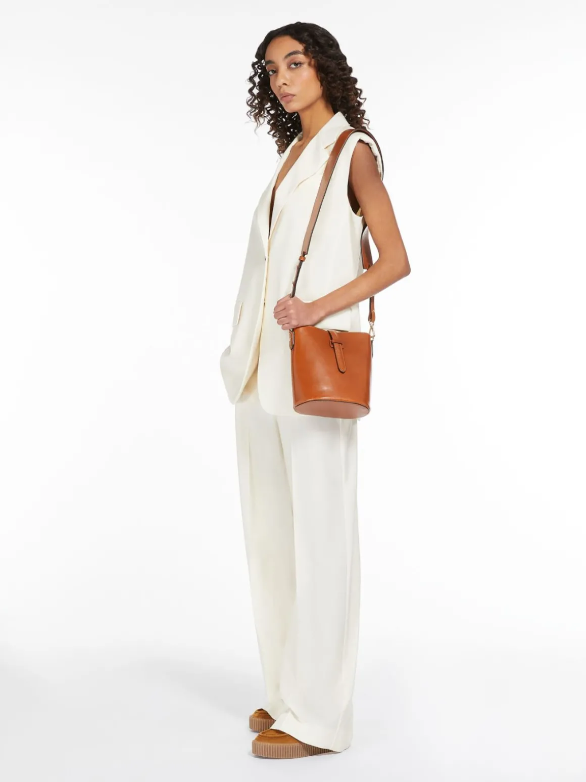 borsa_a_secchiello_piccola_in_cuoio_6.webp Cheap Borsa a secchiello piccola in Borse
