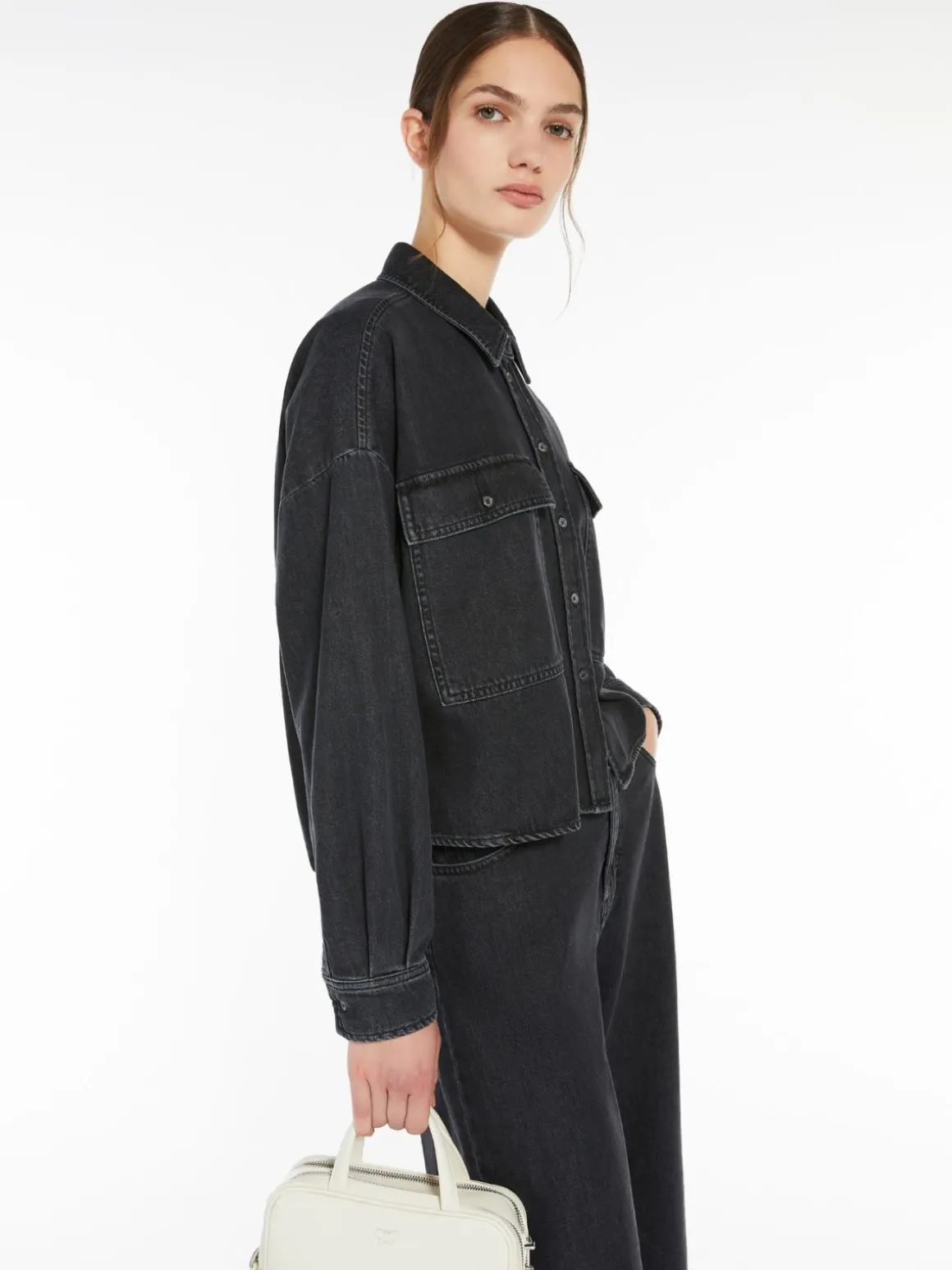 camicia_boxy_in_denim_3.webp Outlet Camicia boxy in denim Camicie E Bluse