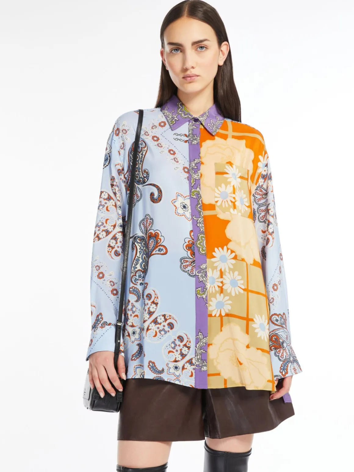 camicia_in_crpe_de_chine_stampata_3.webp Online Camicia in crêpe de Chine stampata Camicie E Bluse