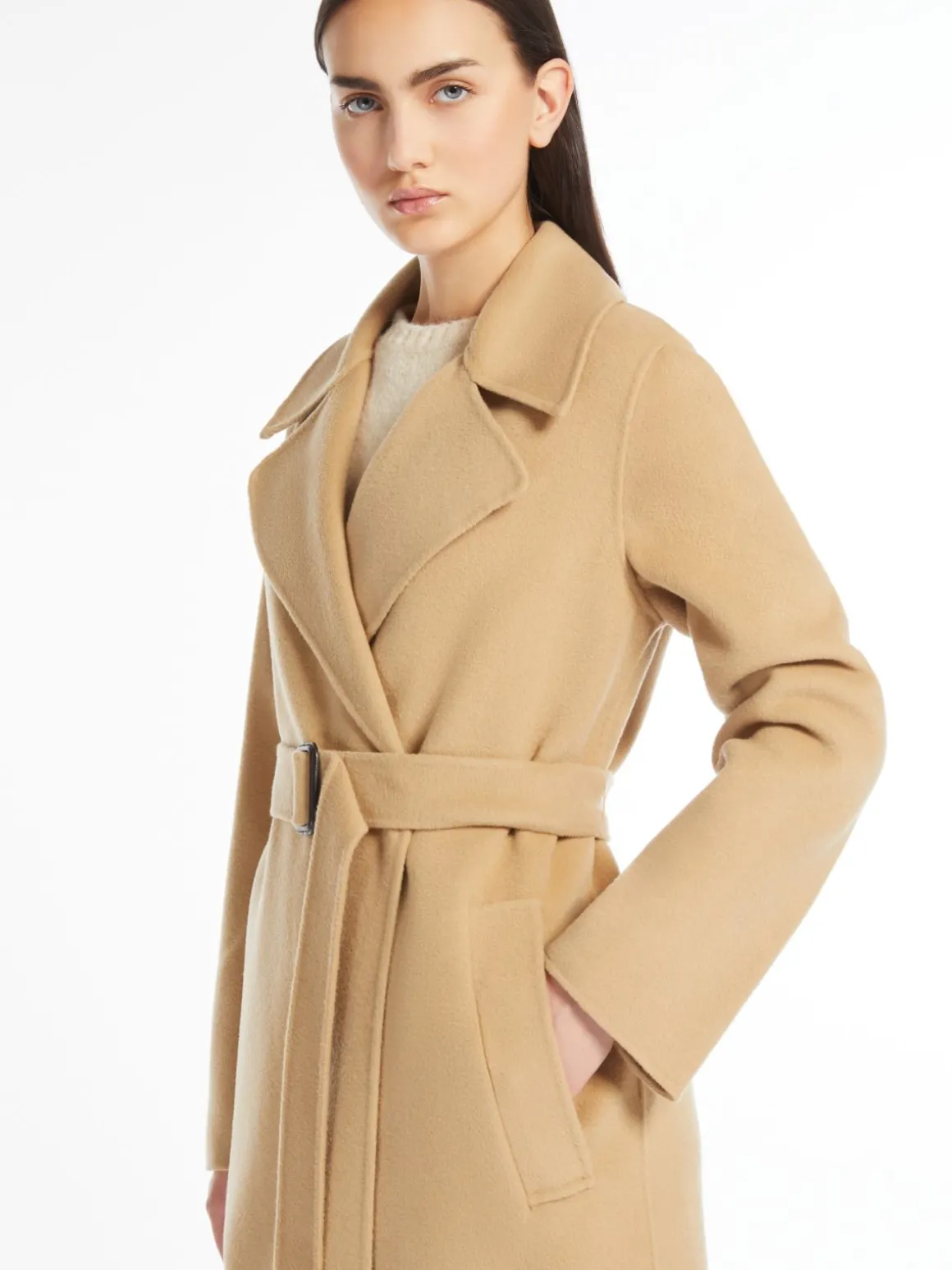 cappotto_lungo_a_vestaglia_in_lana_3.webp Hot Cappotto lungo a vestaglia in lana Cappottietrench