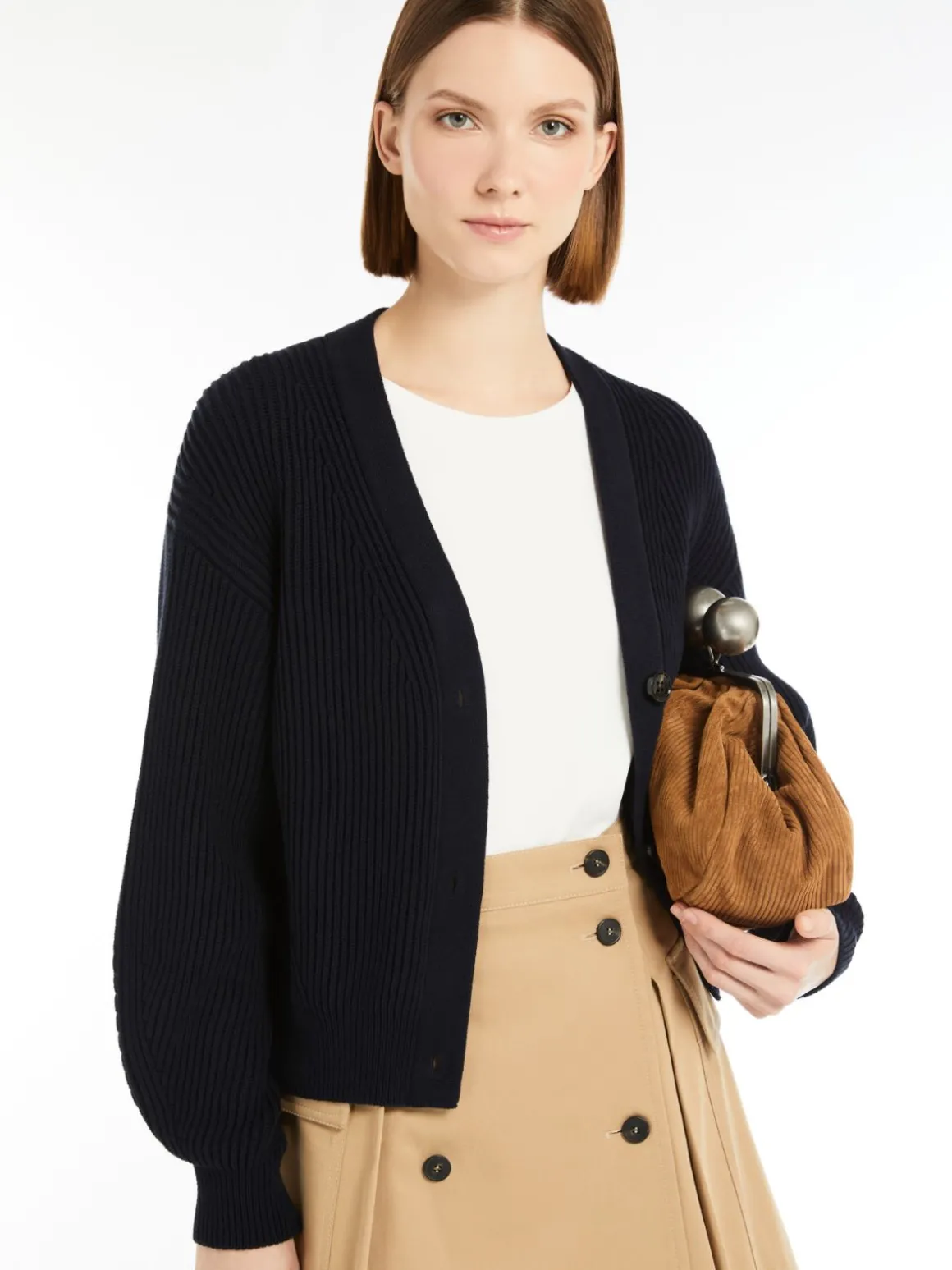 cardigan_in_filato_di_cotone_a_coste_3.webp Sale Cardigan in filato di cotone a coste Maglie