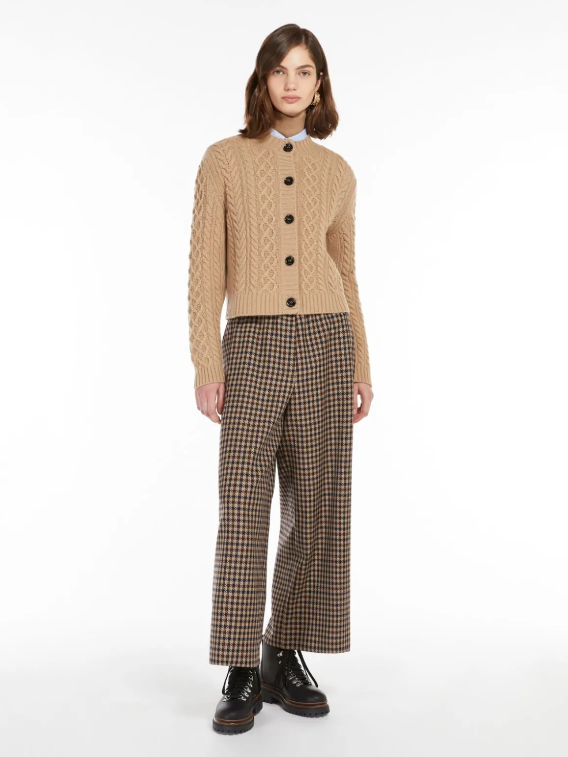 cardigan_in_lana_a_trecce_0-1.webp Flash Sale Cardigan in lana a trecce Maglie