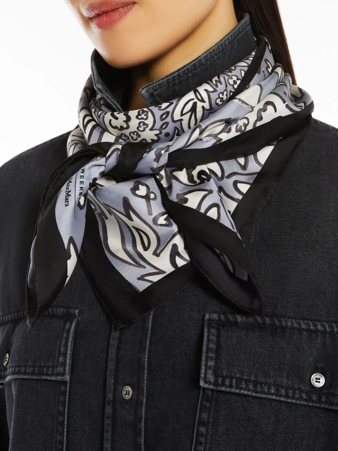 foulard_in_seta_stampata_3.webp Shop Foulard in seta stampata Sciarpeefoulard