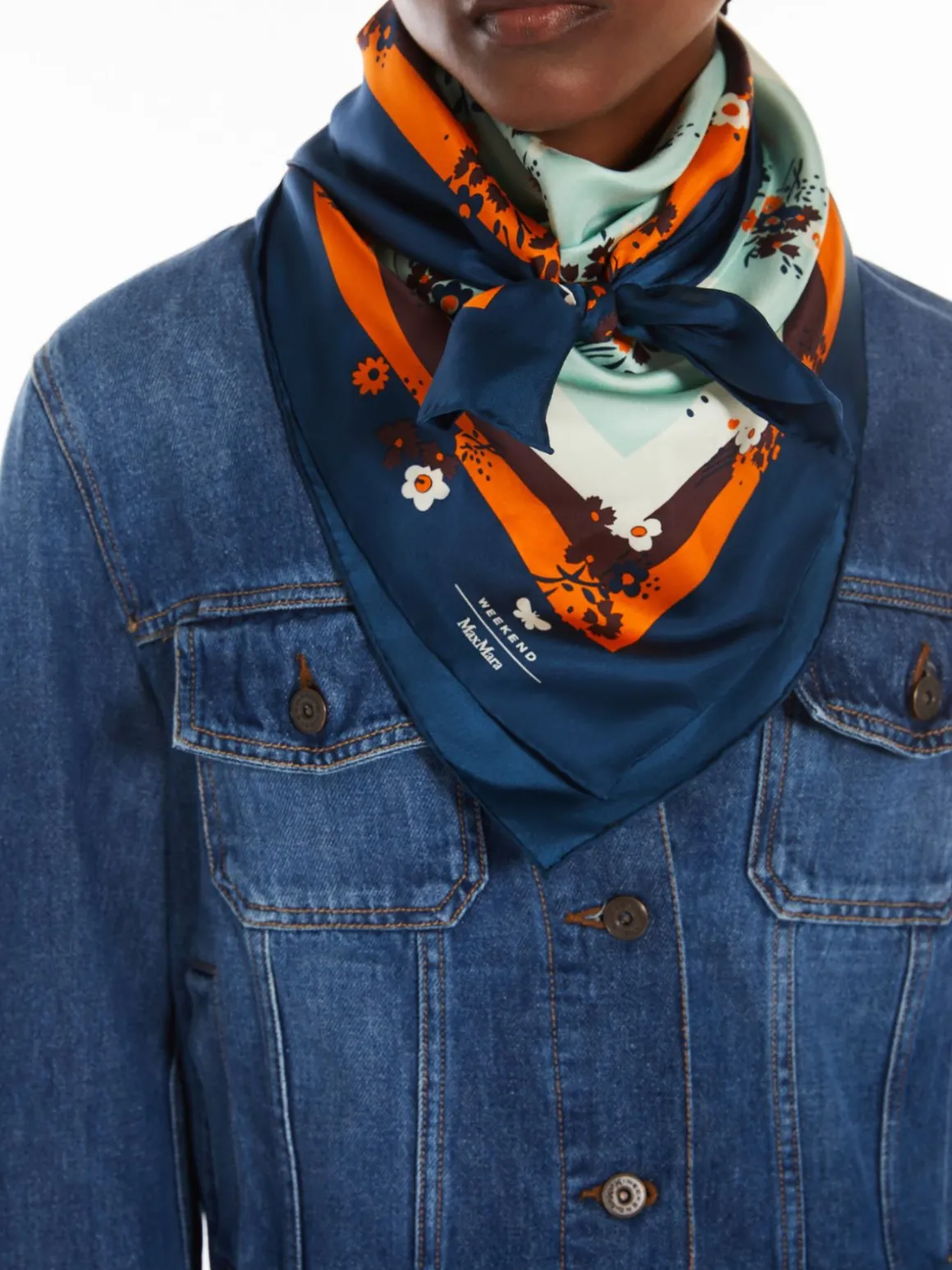 foulard_in_seta_stampata_4-2.webp Hot Foulard in seta stampata Sciarpeefoulard
