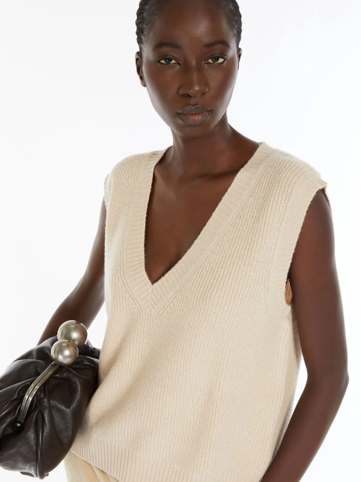 gilet_in_filato_di_cachemire_3.webp Discount Gilet in filato di cachemire Gilet | Maglie