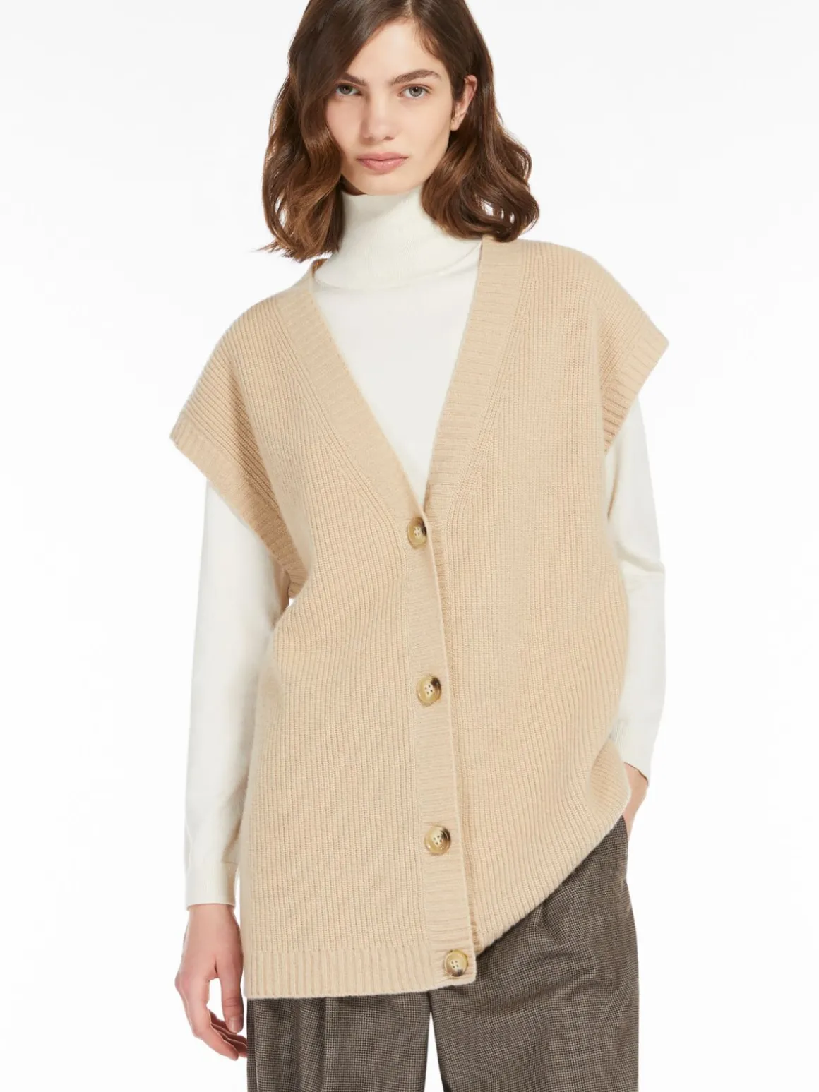 gilet_in_maglia_di_lana_3.webp Store Gilet in maglia di lana Maglie | Gilet