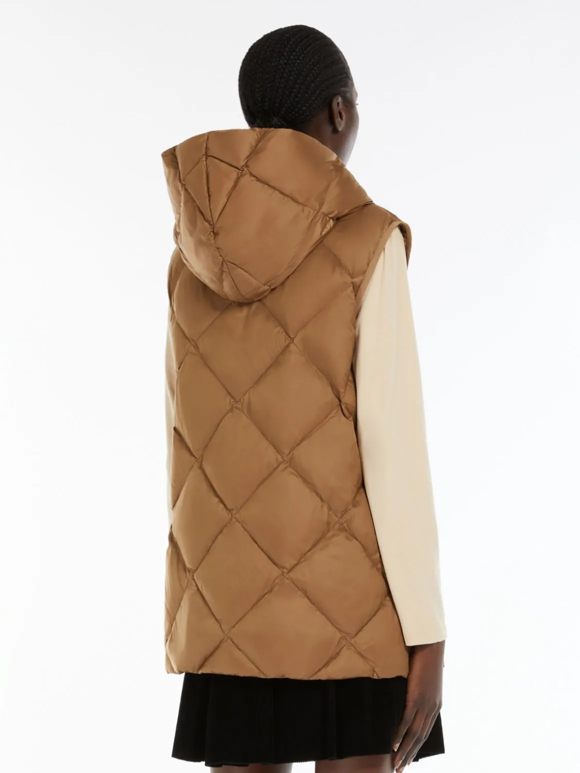 gilet_in_tessuto_tecnico_trapuntato_2.webp Cheap Gilet in tessuto tecnico trapuntato Gilet | Imbottiti E Parka