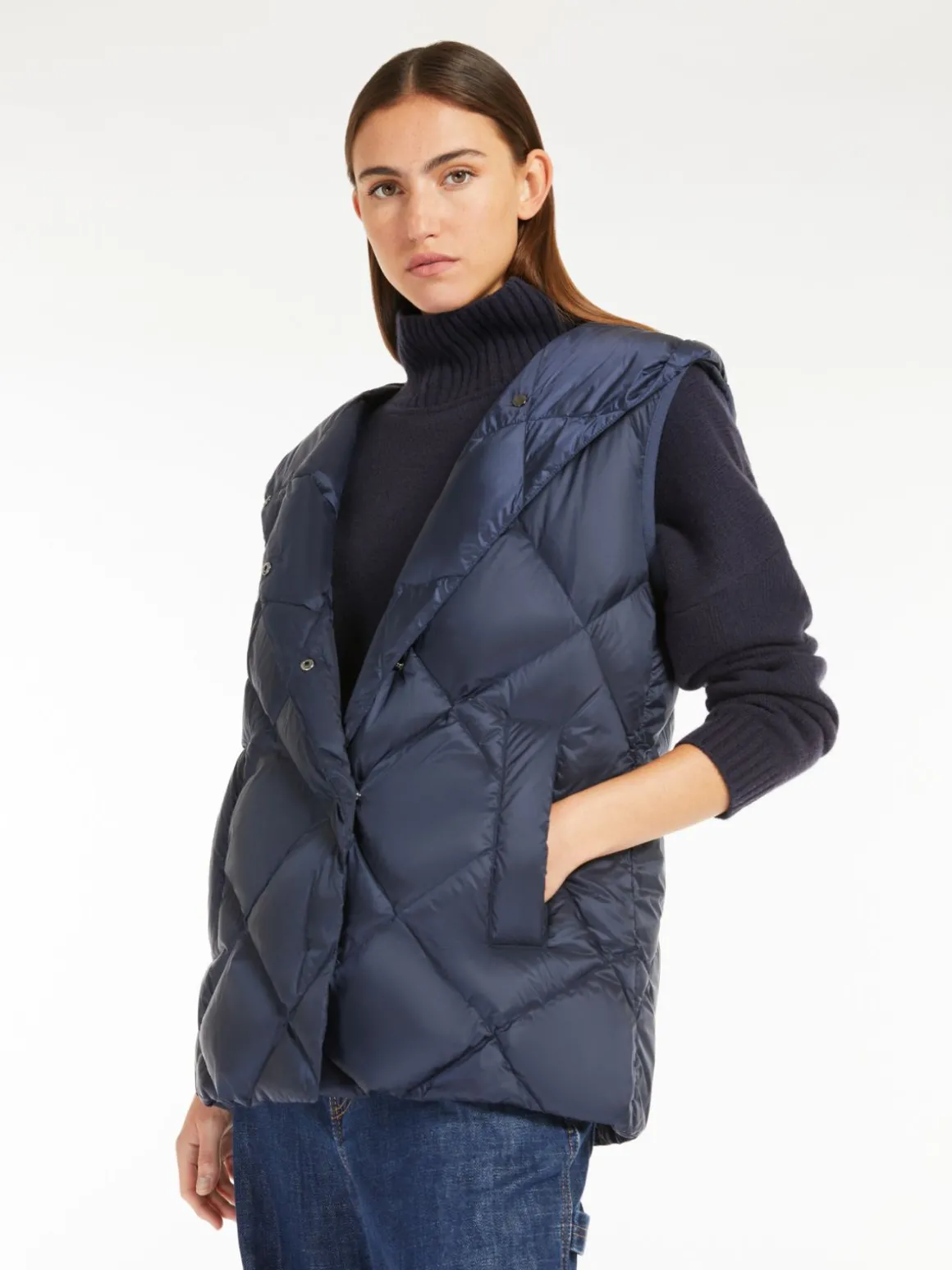 gilet_in_tessuto_tecnico_trapuntato_3-1.webp Outlet Gilet in tessuto tecnico trapuntato Gilet | Imbottiti E Parka