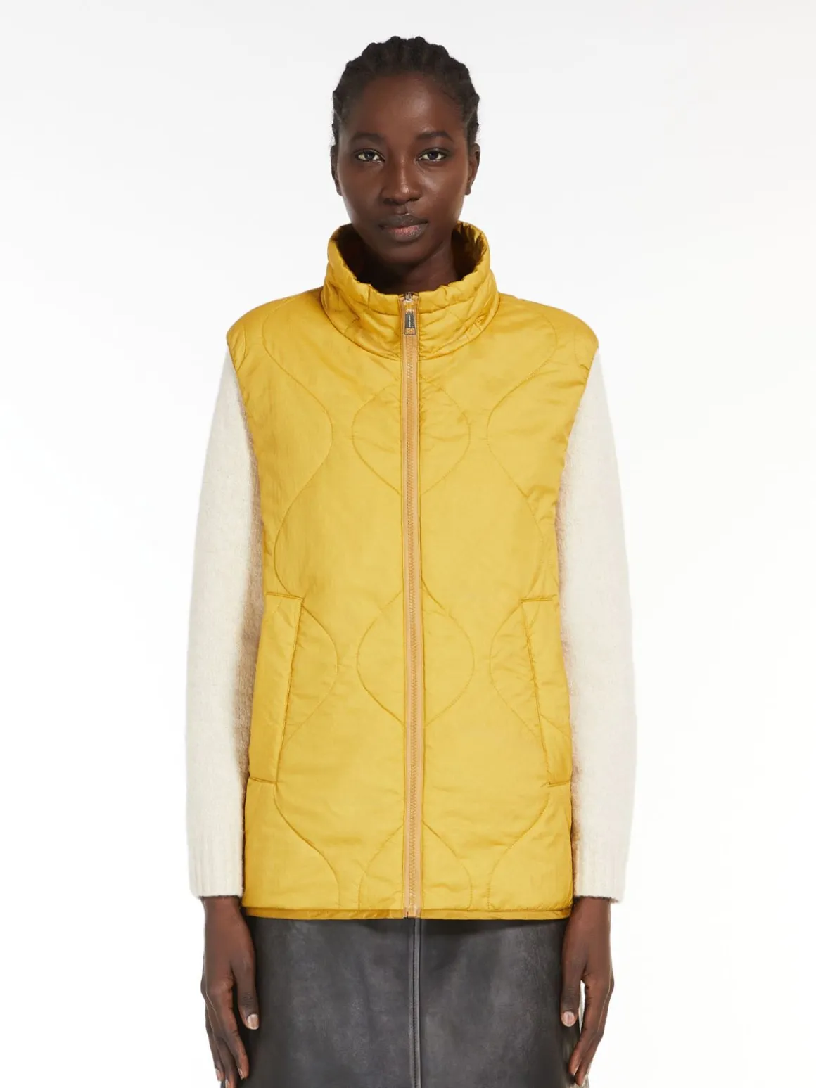gilet_reversibile_in_tela_antigoccia_3-3.webp Shop Gilet reversibile in tela antigoccia Gilet | Imbottiti E Parka