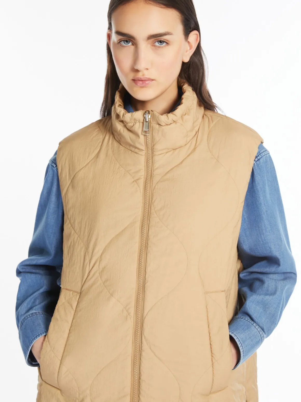 gilet_reversibile_in_tela_antigoccia_4-2.webp Flash Sale Gilet reversibile in tela antigoccia Gilet | Imbottiti E Parka