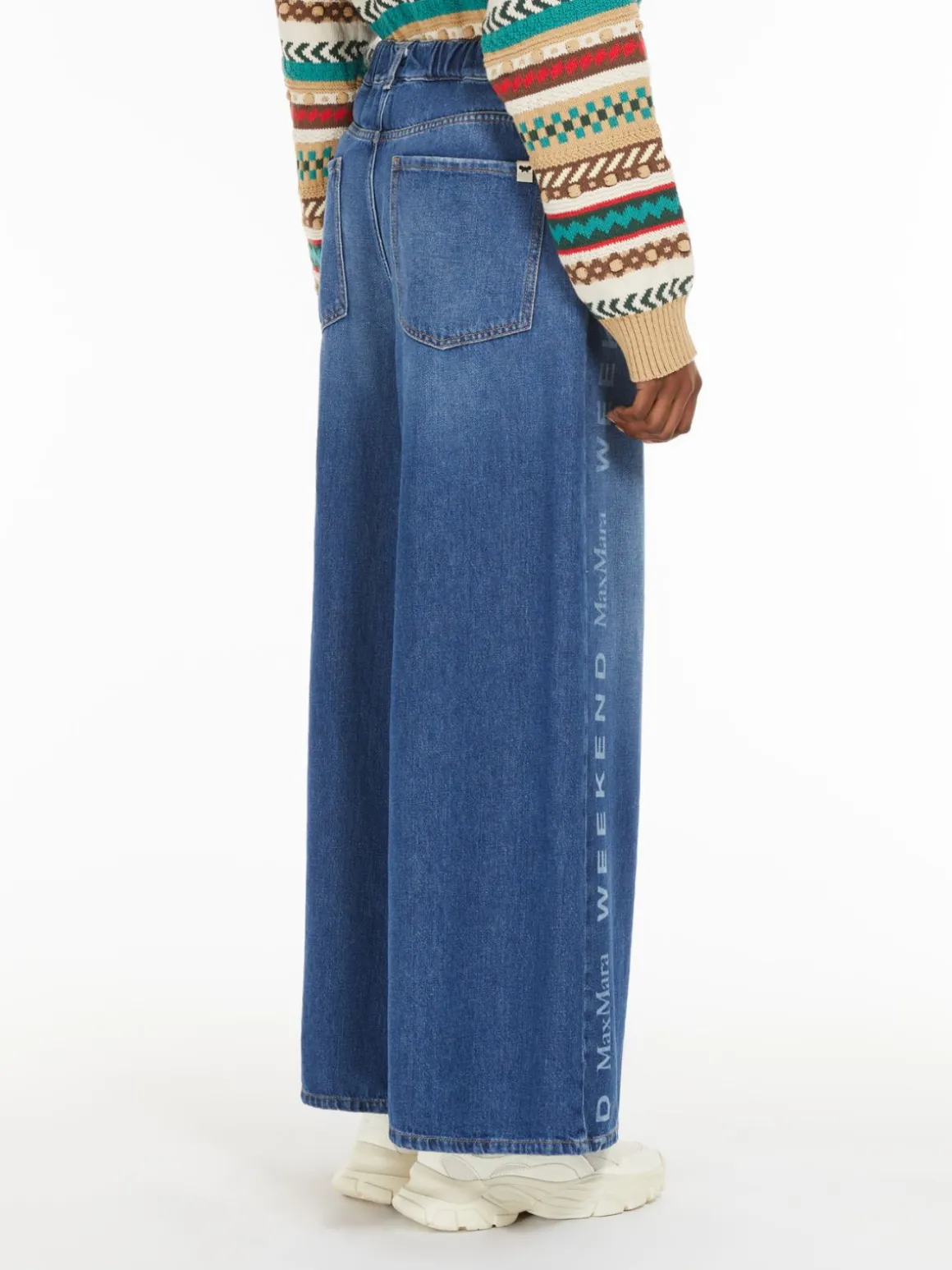 jeans_ampi_in_denim_con_logo_2.webp New Jeans ampi in denim con logo Pantaloniejeans