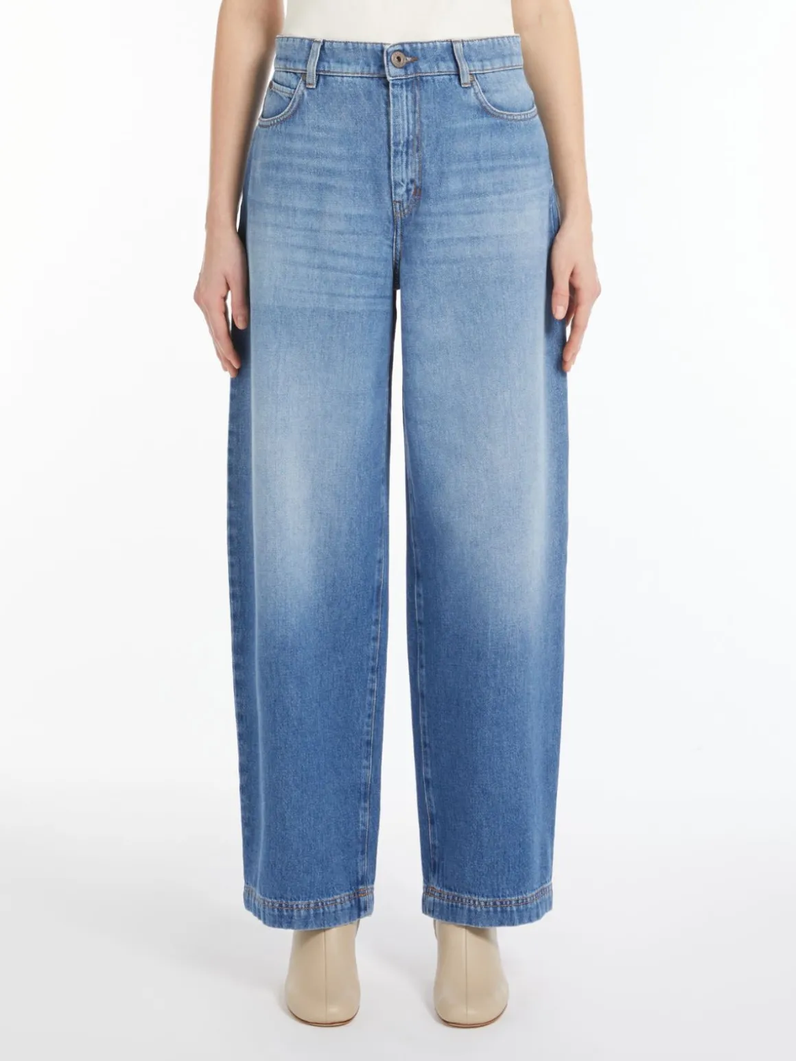 jeans_barrel_leg_in_denim_di_cotone_1.webp Fashion Jeans barrel leg in denim di cotone Pantaloniejeans