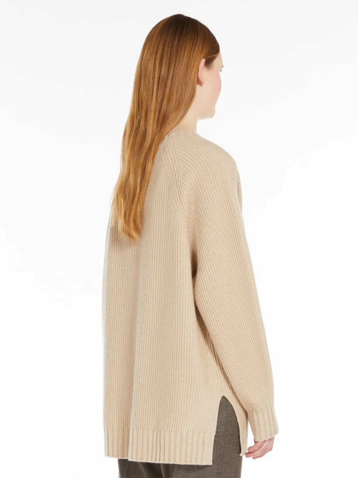 maglia_a_v_in_lana_viscosa_e_cachemire_2.webp Outlet Maglia a V in lana, viscosa e cachemire Maglie