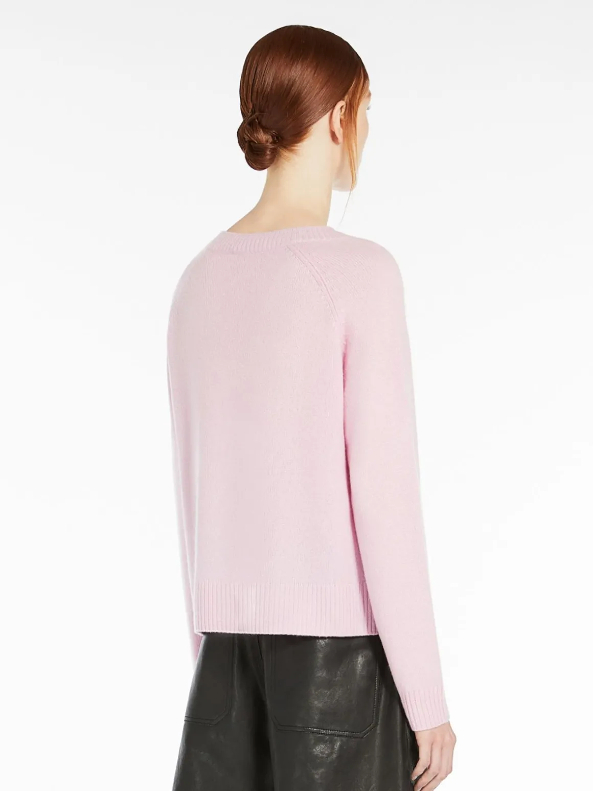 maglia_basic_in_filato_di_cachemire_2-1.webp Store Maglia basic in filato di cachemire Maglie