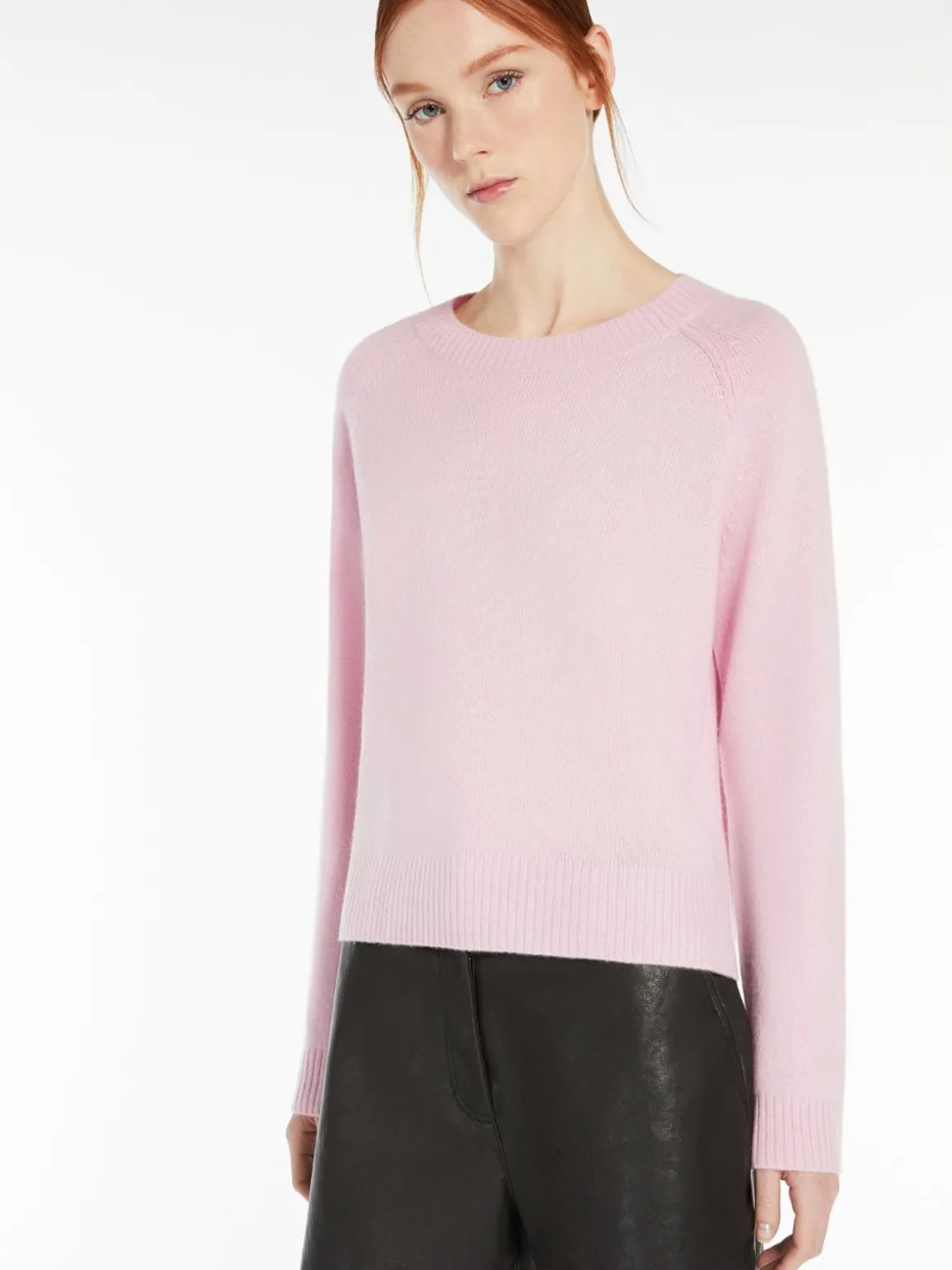 maglia_basic_in_filato_di_cachemire_3-1.webp Store Maglia basic in filato di cachemire Maglie