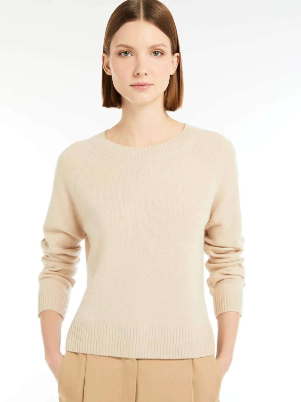 maglia_basic_in_filato_di_cachemire_3.webp Best Maglia basic in filato di cachemire Maglie
