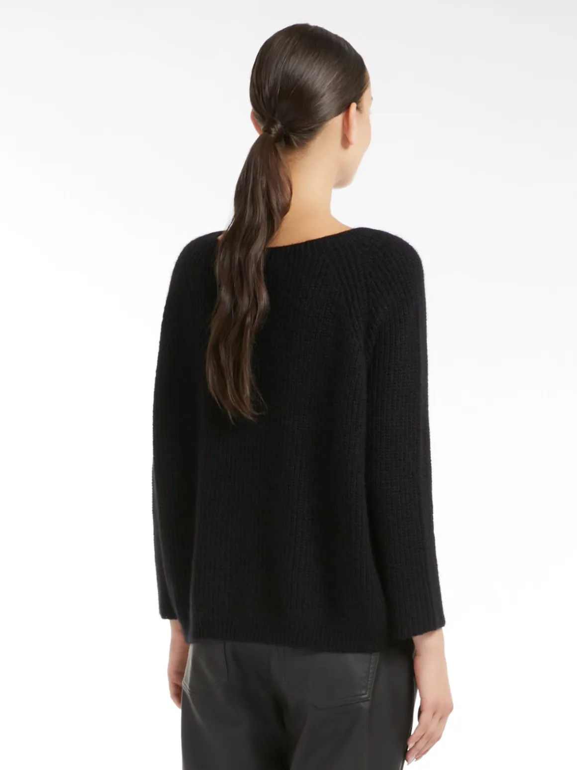 maglia_in_filato_mohair_2.webp Outlet Maglia in filato mohair Maglie