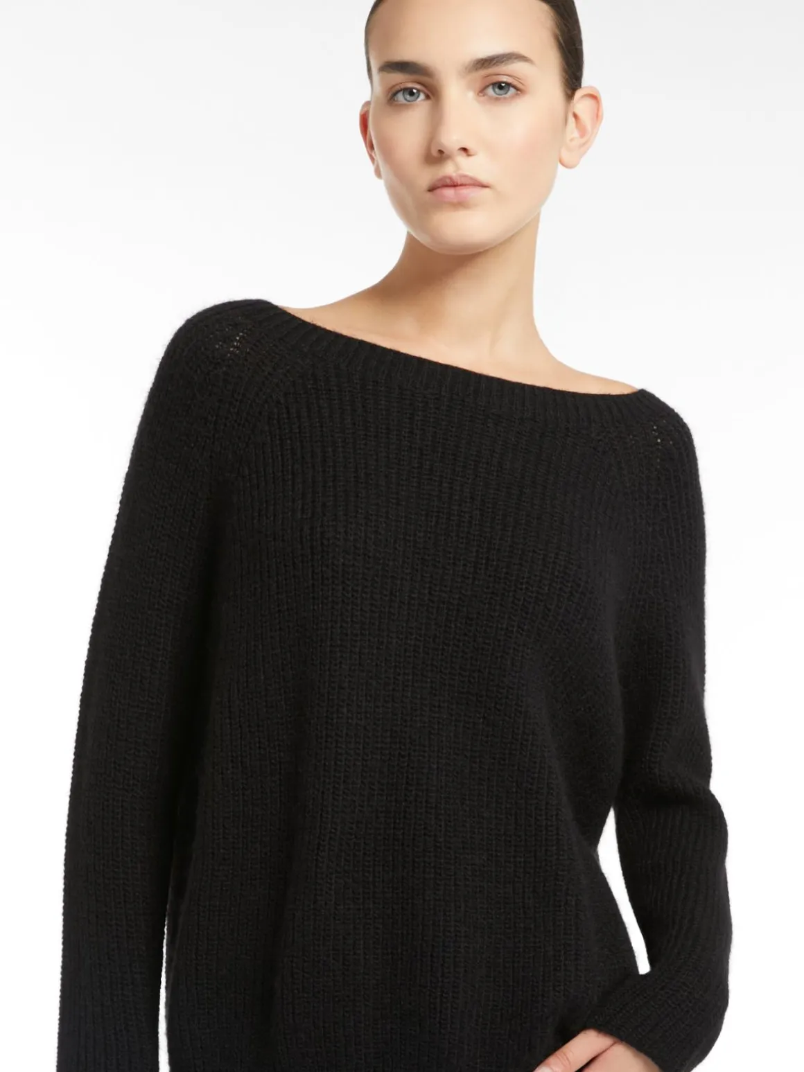maglia_in_filato_mohair_3.webp Outlet Maglia in filato mohair Maglie