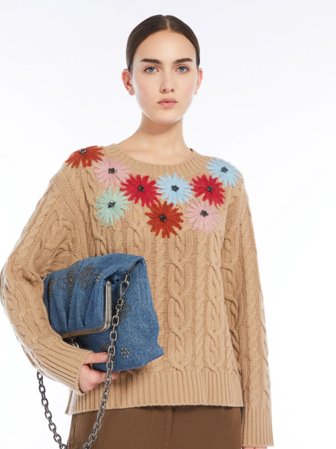 maglia_in_lana_con_ricami_3.webp Fashion Maglia in lana con ricami Maglie