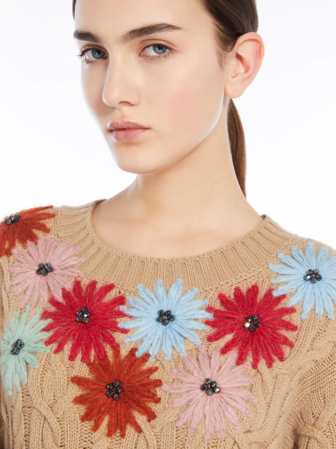 maglia_in_lana_con_ricami_4.webp Fashion Maglia in lana con ricami Maglie