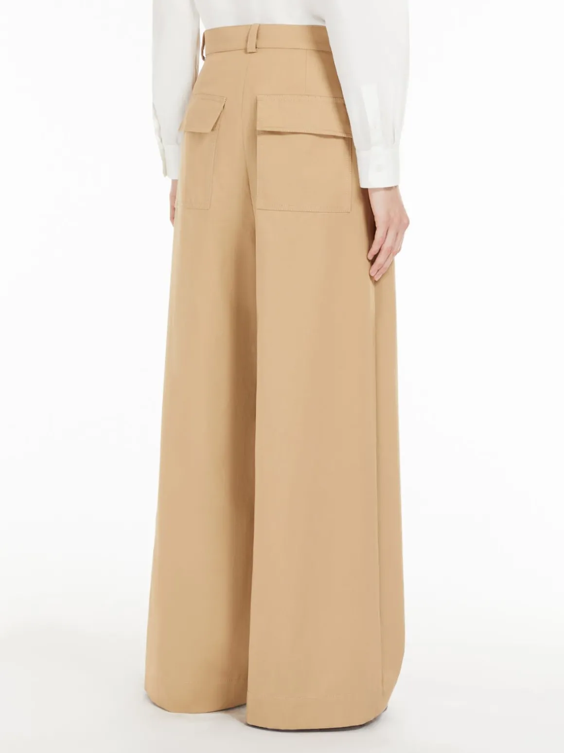 pantalone_ampio_in_gabardina_di_cotone_2.webp Best Sale Pantalone ampio in gabardina di cotone Pantaloniejeans