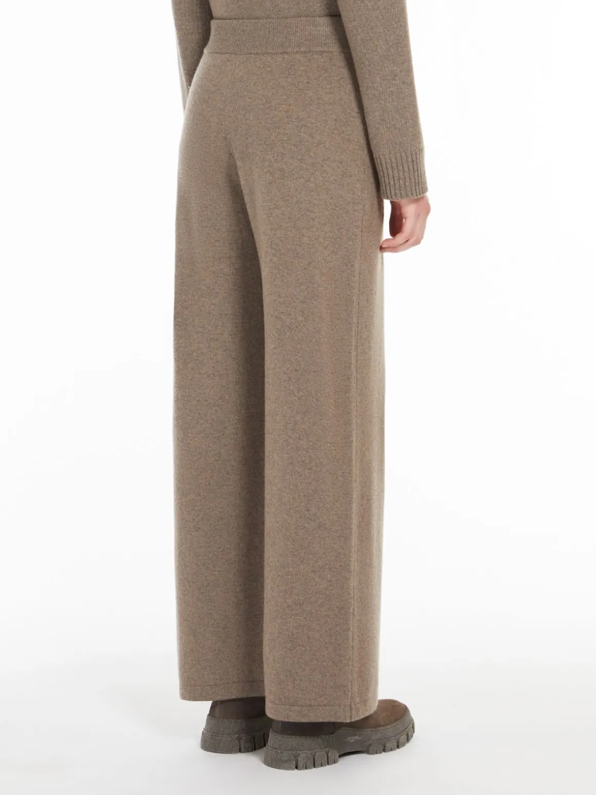 pantalone_ampio_in_maglia_2.webp Store Pantalone ampio in maglia Pantaloniejeans