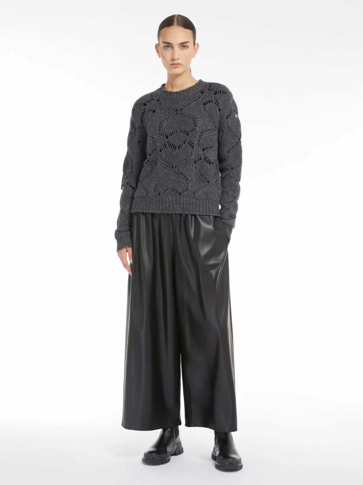 pantalone_in_tessuto_spalmato_0-2.webp Outlet Pantalone in tessuto spalmato Pantaloniejeans