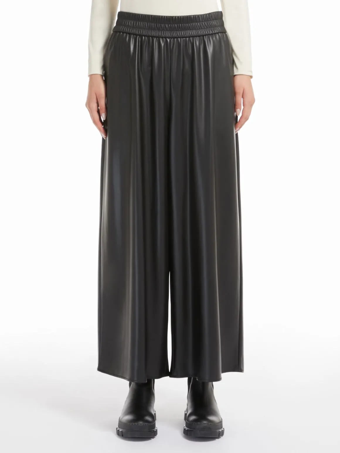 pantalone_in_tessuto_spalmato_1-2.webp Outlet Pantalone in tessuto spalmato Pantaloniejeans