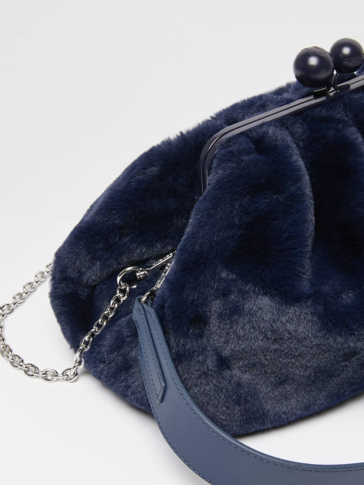 pasticcino_bag_medium_in_tessuto_extra_soft_furry_3-1.webp Hot Pasticcino Bag Medium in tessuto extra soft furry Pasticcino Bag | Borse