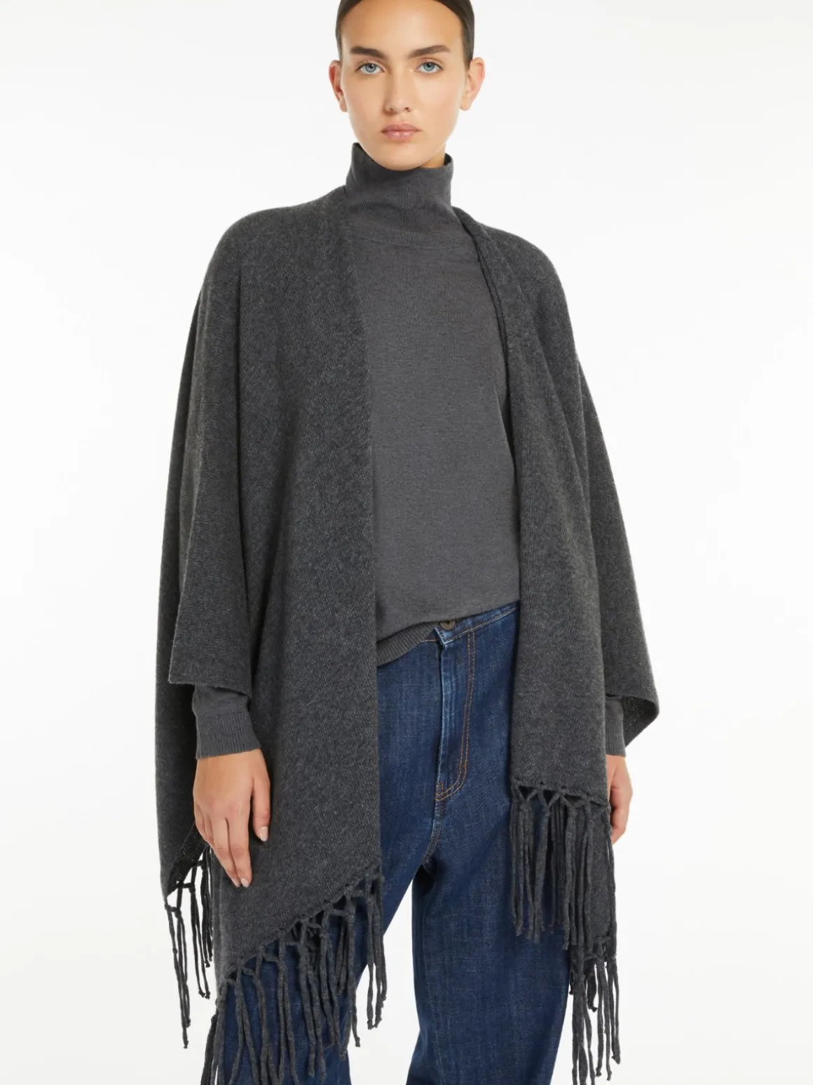 poncho_in_pura_lana_3.webp Flash Sale Poncho in pura lana Sciarpeefoulard