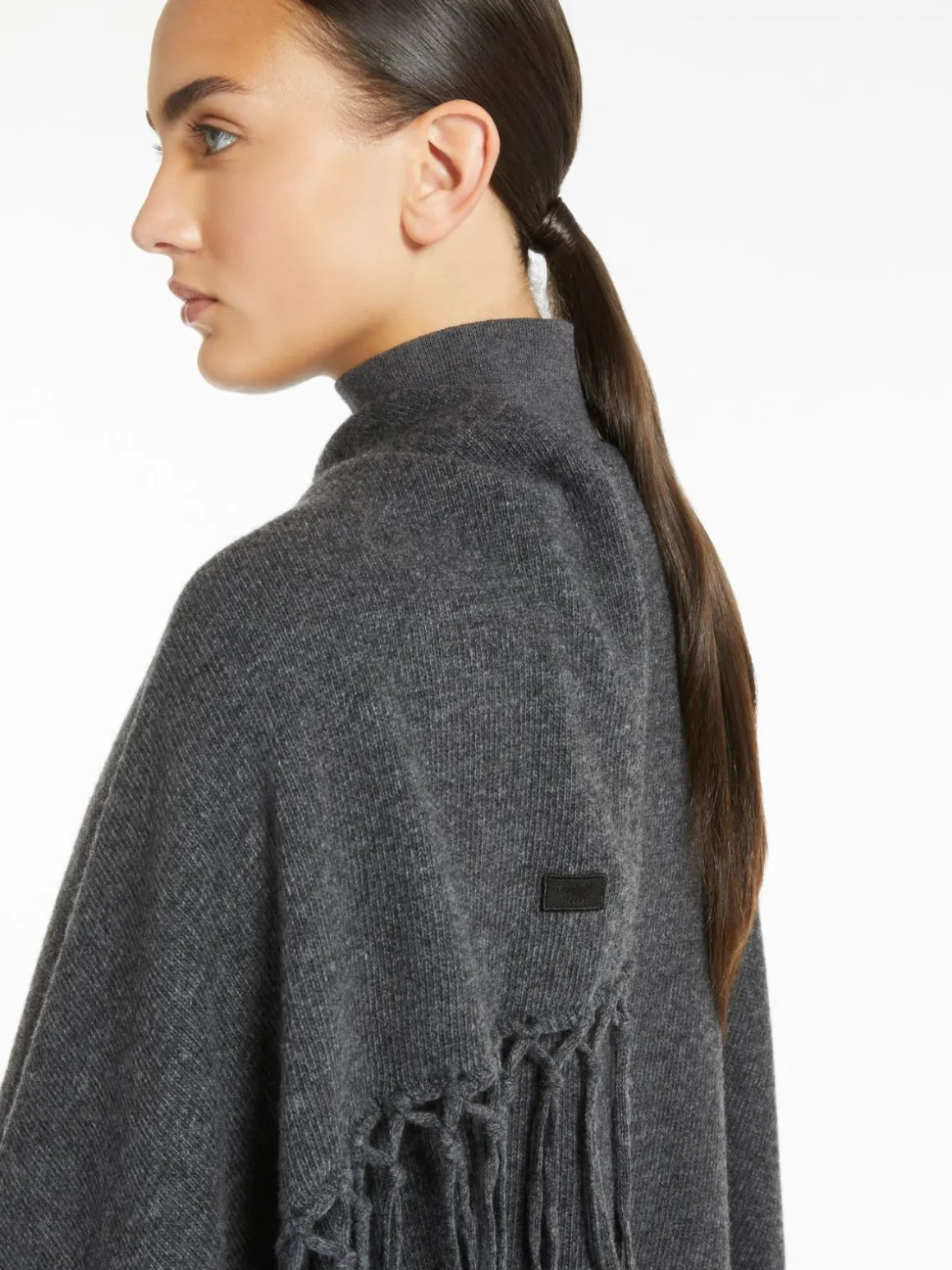 poncho_in_pura_lana_4.webp Flash Sale Poncho in pura lana Sciarpeefoulard