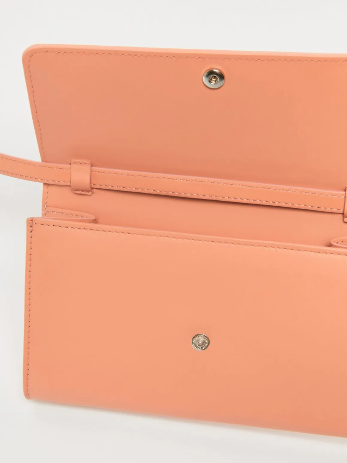 pouch_porta_telefono_in_pelle_3.webp Outlet Pouch porta telefono in pelle Cinture,cappelli,accessori