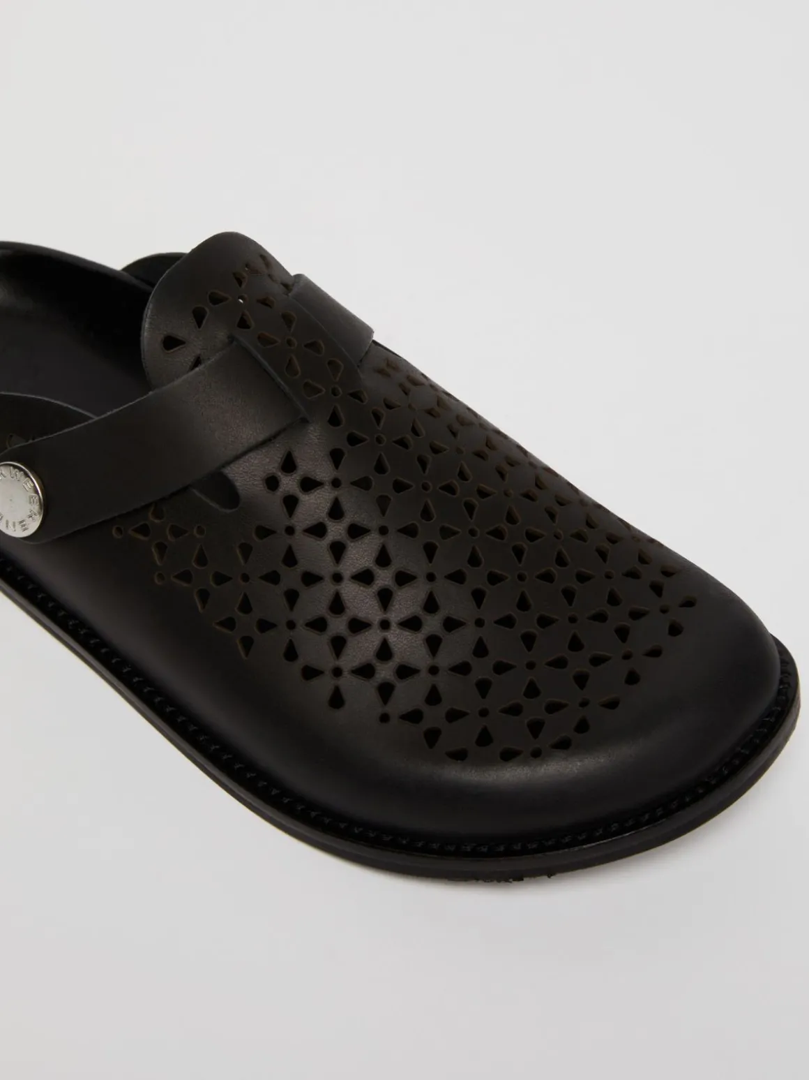 sabot_in_pelle_laserata_3.webp New Sabot in pelle laserata Scarpe