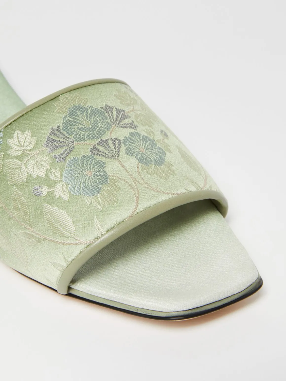 sandalo_flat_in_seta_jacquard_3-2.webp Flash Sale Sandalo flat in seta jacquard Scarpe
