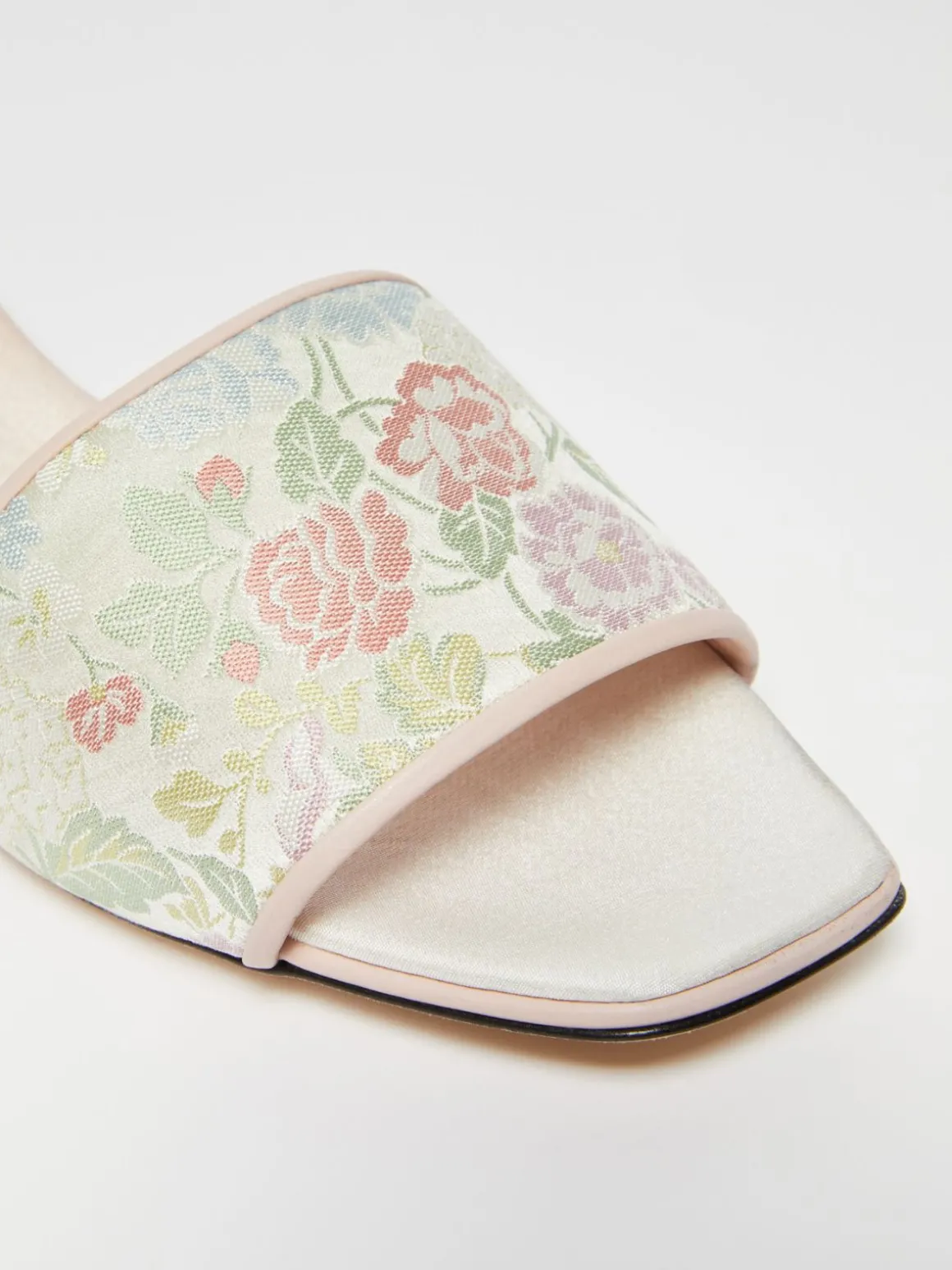 sandalo_flat_in_seta_jacquard_3.webp Online Sandalo flat in seta jacquard Scarpe