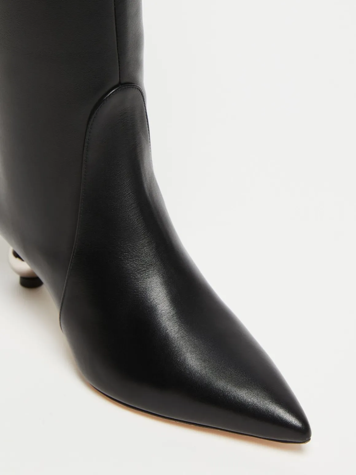 stivale_in_pelle_liscia_3.webp Sale Stivale in pelle liscia Scarpe