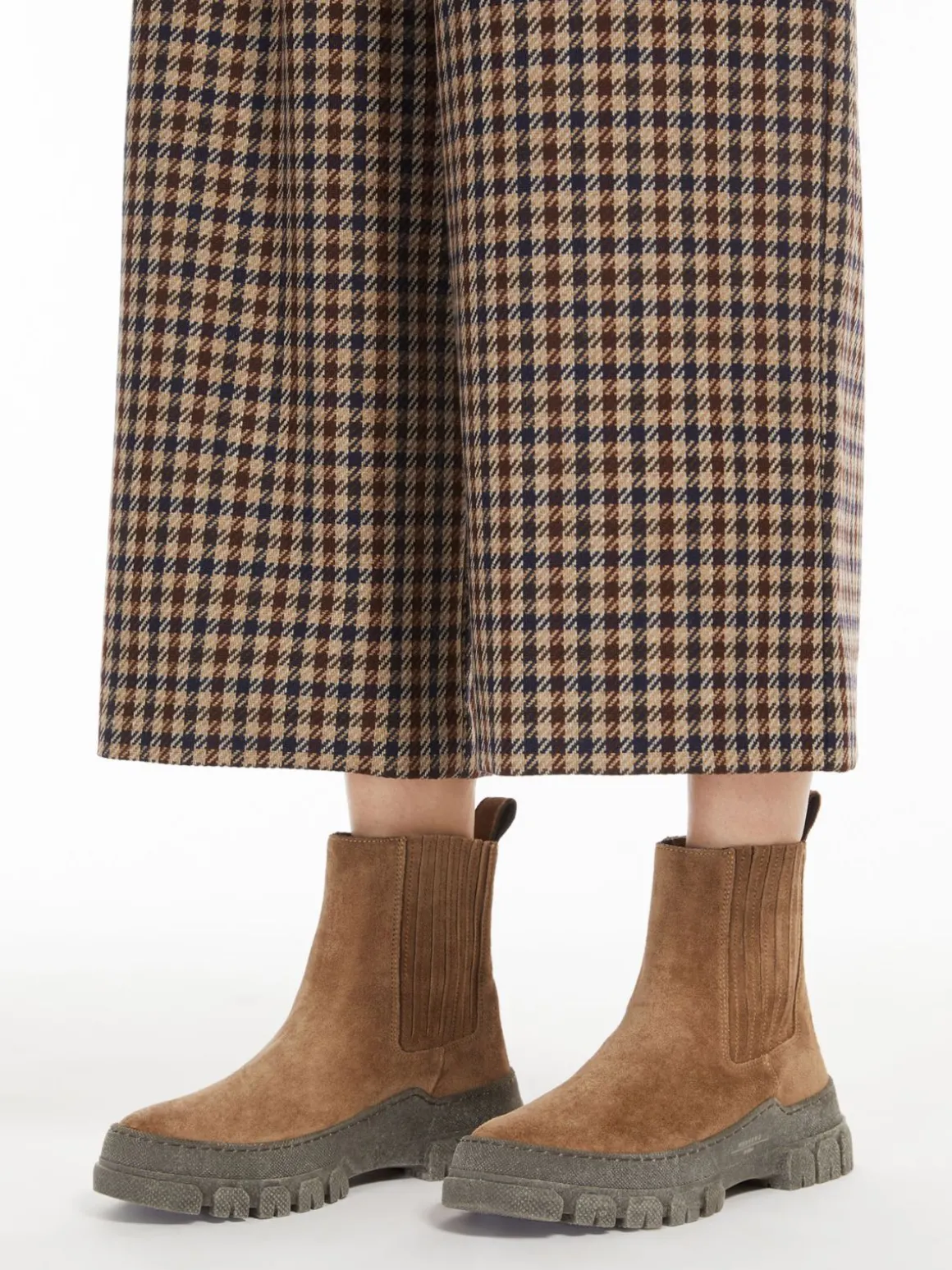 stivaletto_chelsea_in_crosta_5.webp Online Stivaletto chelsea in crosta Scarpe