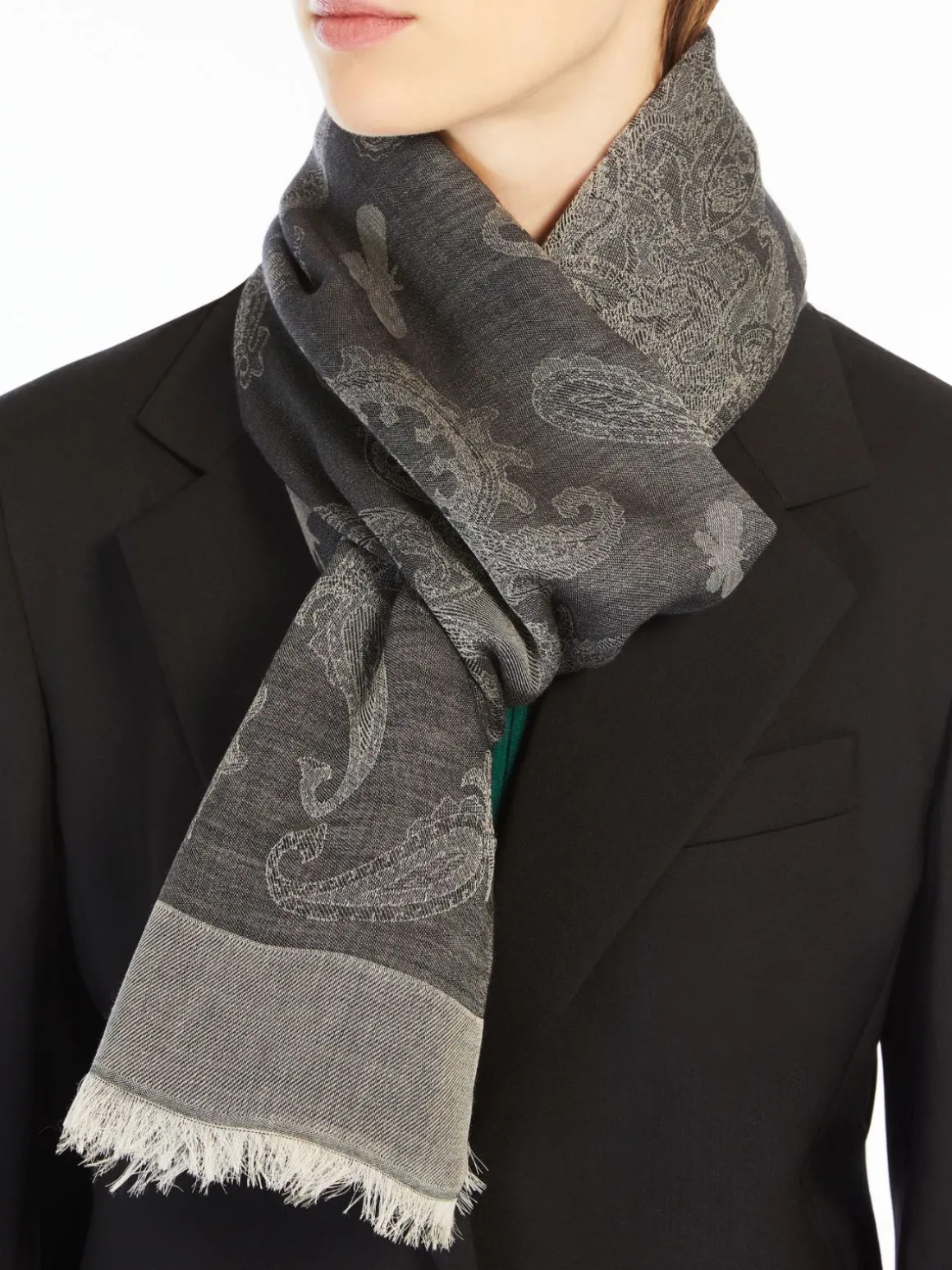 stola_in_viscosa_e_modal_jacquard_3.webp Best Sale Stola in viscosa e modal jacquard Sciarpeefoulard