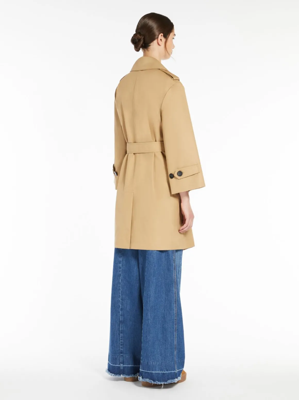 trench_doppiopetto_in_gabardina_antigoccia_2.webp Sale Trench doppiopetto in gabardina antigoccia Cappottietrench