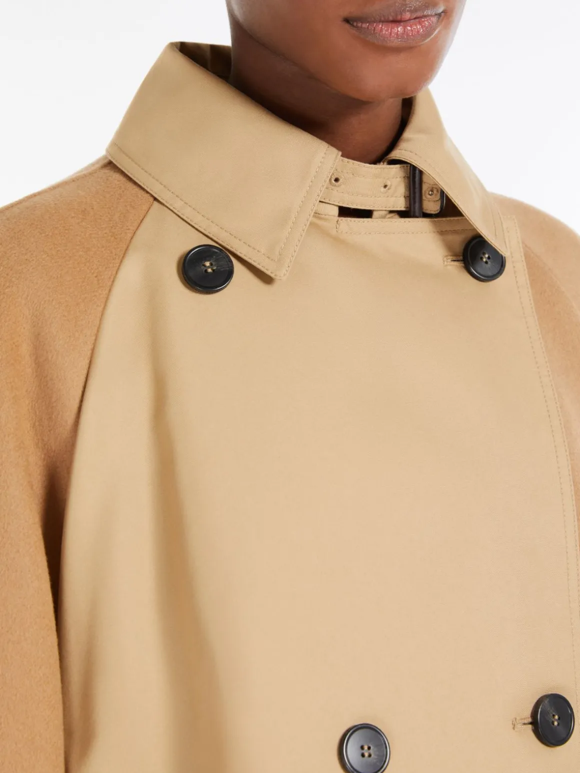 trench_doppiopetto_in_gabardina_antigoccia_4.webp Fashion Trench doppiopetto in gabardina antigoccia Cappottietrench